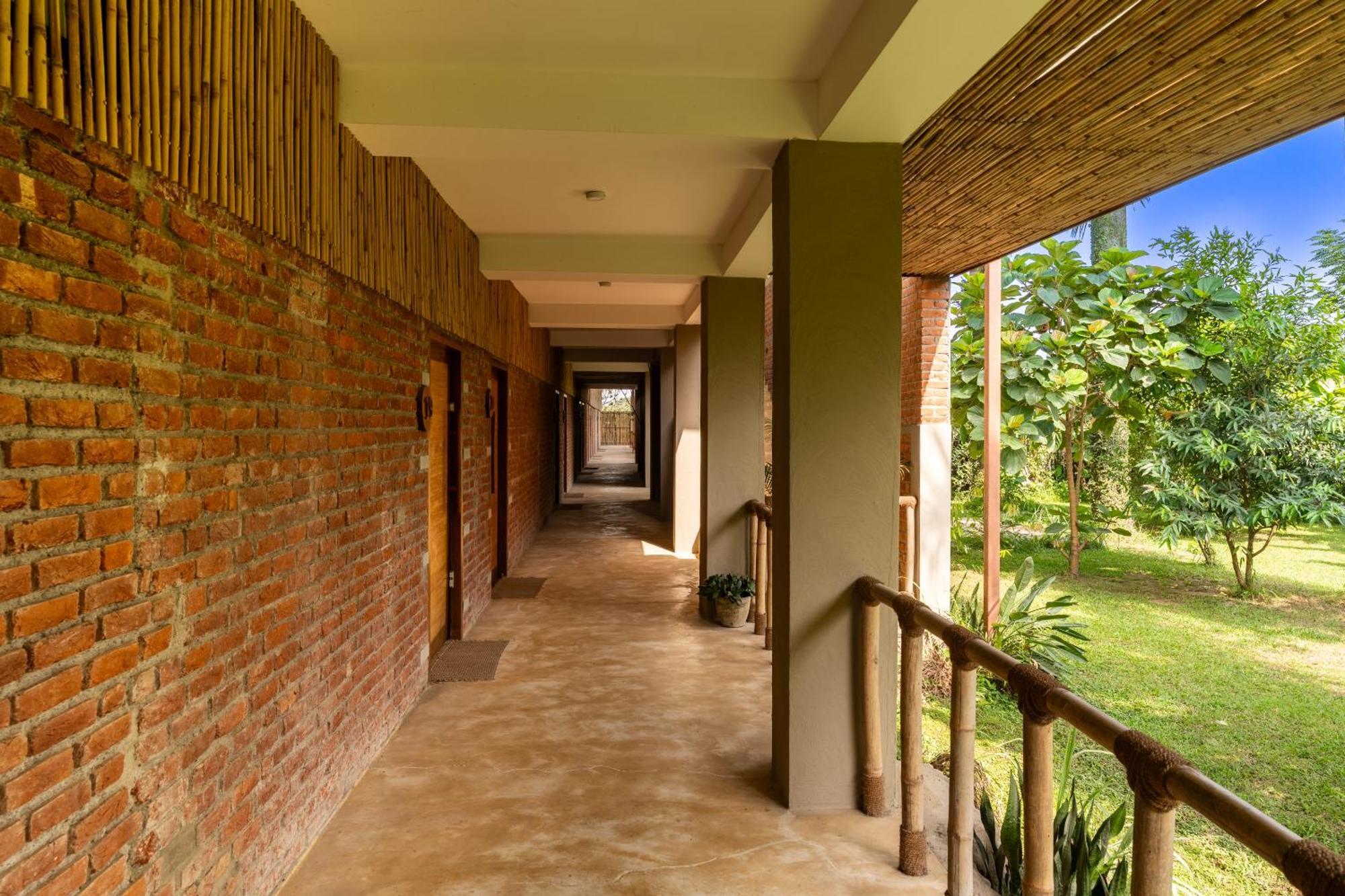Sanctuary Chitwan National Park Читван Экстерьер фото