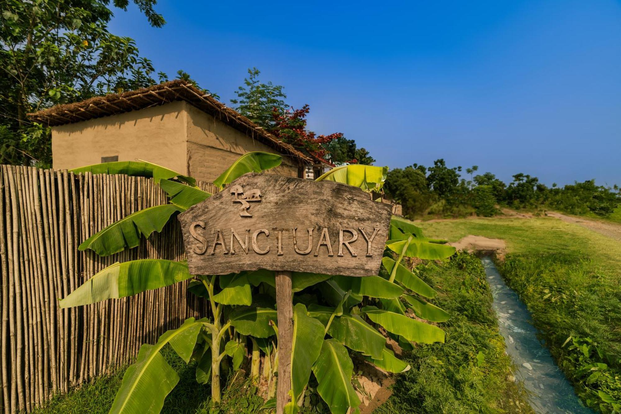 Sanctuary Chitwan National Park Читван Экстерьер фото