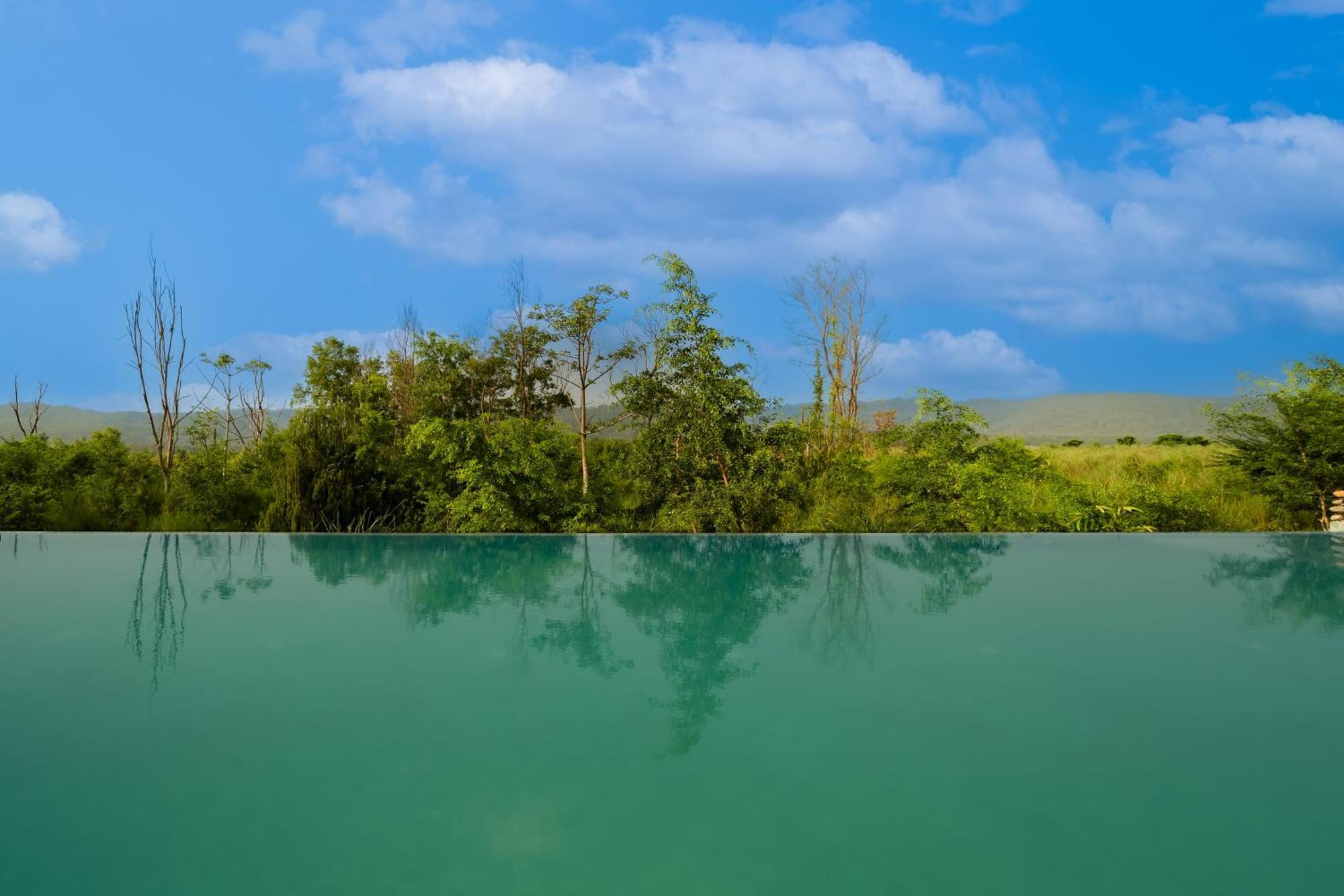 Sanctuary Chitwan National Park Читван Экстерьер фото